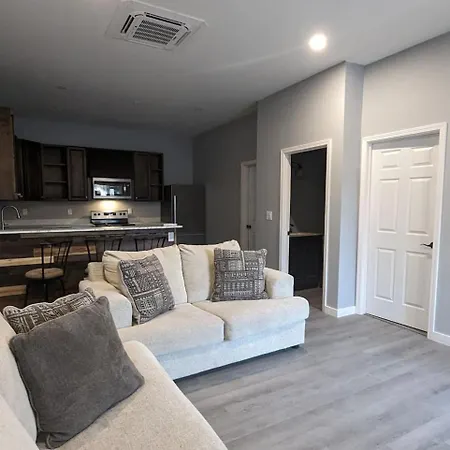 New 2 Bedroom Unit In Prime Location